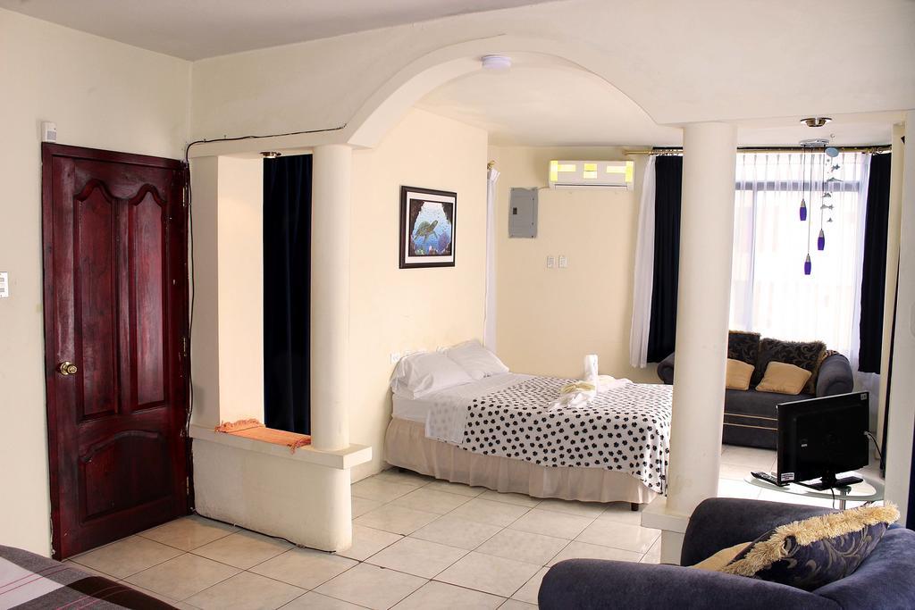 Planet House Hotel Puerto Ayora  Habitación foto
