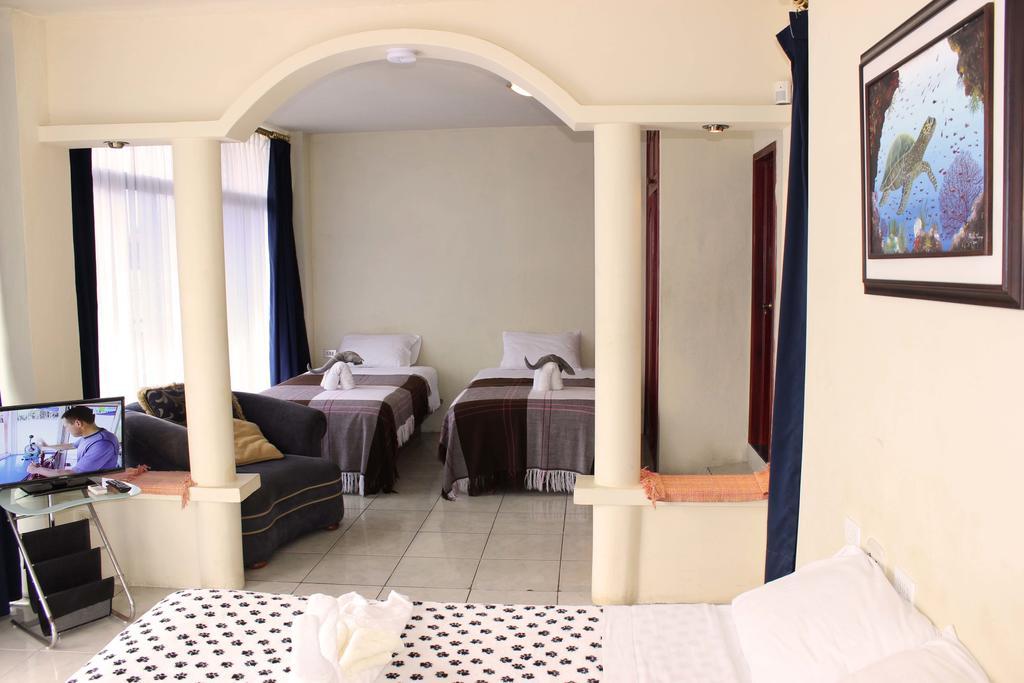 Planet House Hotel Puerto Ayora  Habitación foto
