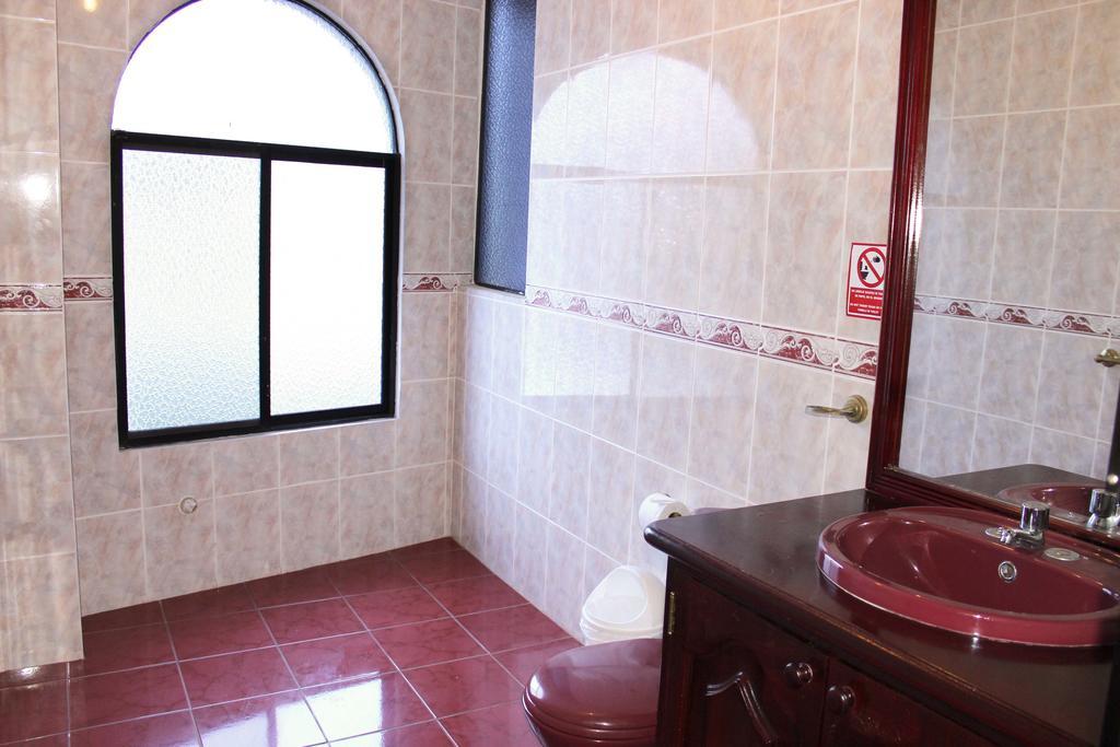 Planet House Hotel Puerto Ayora  Habitación foto