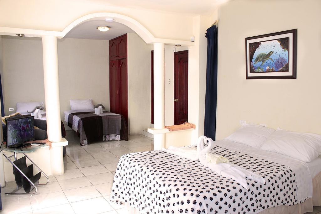 Planet House Hotel Puerto Ayora  Habitación foto