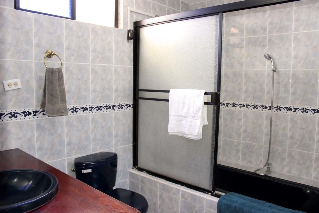 Planet House Hotel Puerto Ayora  Habitación foto