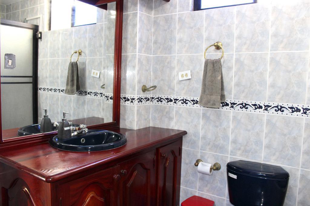 Planet House Hotel Puerto Ayora  Habitación foto